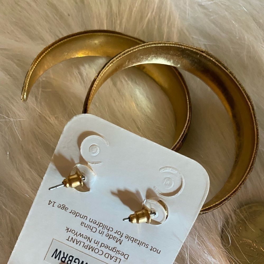 Large Python Snake Colored Hoop Earrings NWT - Picture 4 of 4